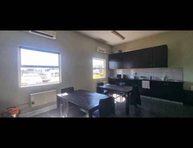 1,100M² WAREHOUSE TO LET IN AIRPORT INDUSTRIA
